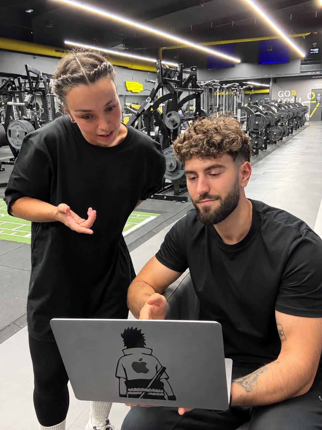 Jules Dupost, coach sportif, prêt à répondre à vos questions